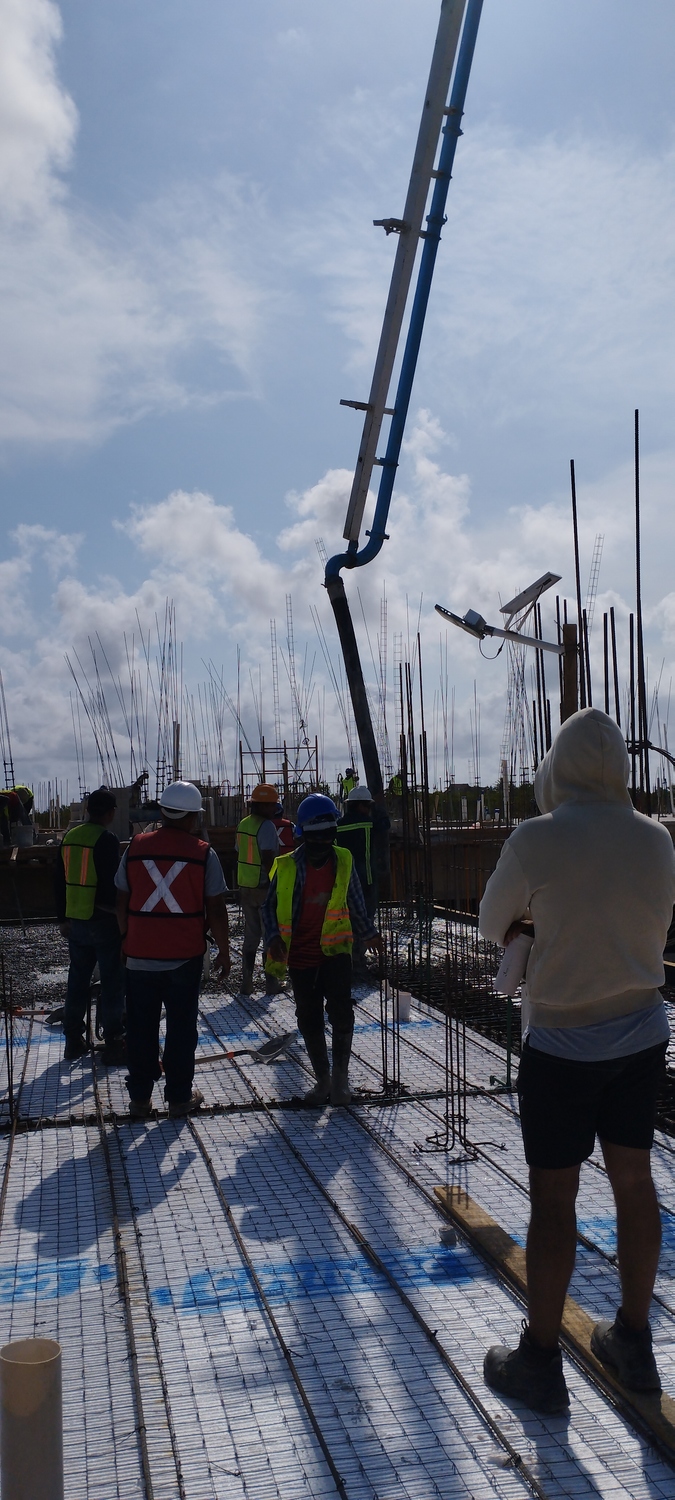  LOSA DE 400 M2 DE ARMADO DE PANEL COVINTEC HABILITADO COMO LOSA A PUNTO DE SER COLADA